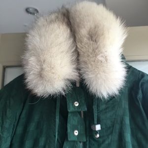 Jacket & pant by HEAD, emerald green w/blue fox collar! Ski in a size 10.